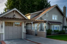 Need CARRIAGE HOUSE garage door inspiration… you’ve come to the right place!